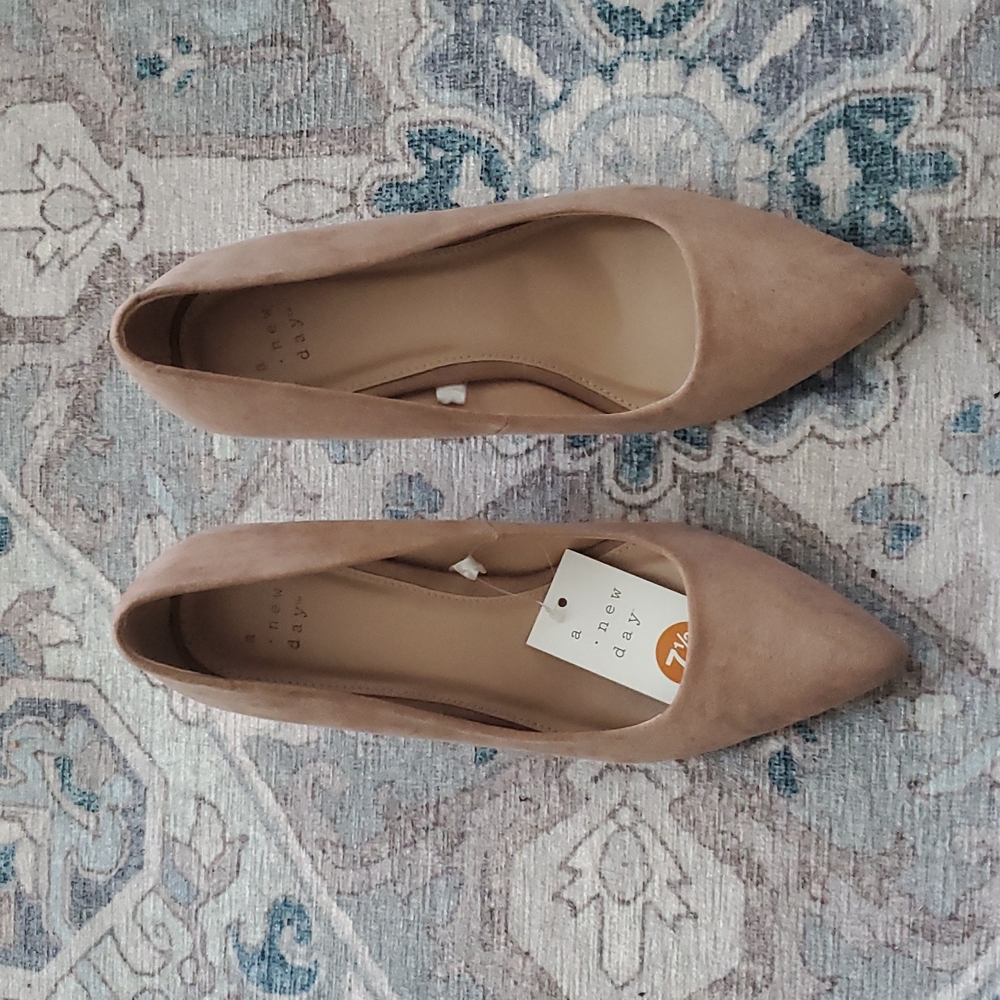 Pointed toe pumps